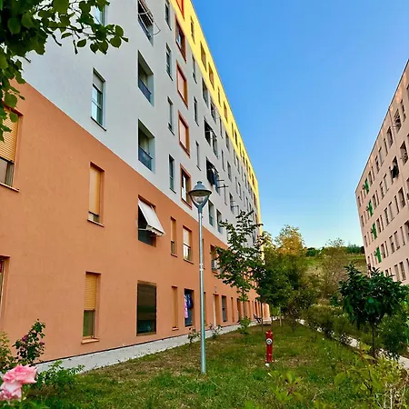 Apartman Aurora With Balcony And Private Parking Tirana