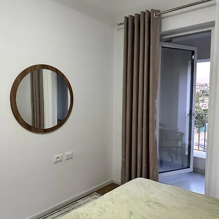 Aurora With Balcony And Private Parking Apartman *