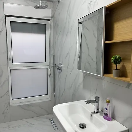 Aurora With Balcony And Private Parking Apartman Tirana