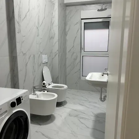 Apartman Aurora With Balcony And Private Parking Tirana